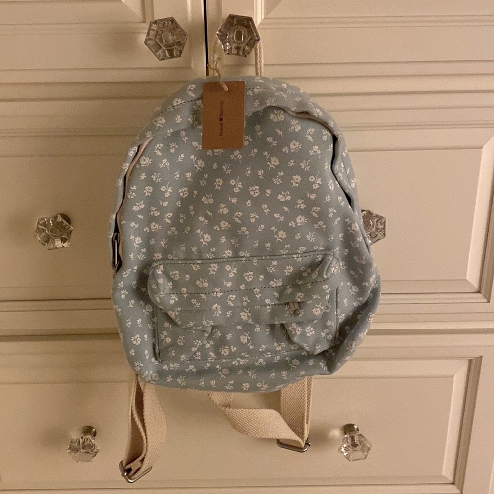 BRANDY MELVILLE FLORAL BACKPACK 💕
